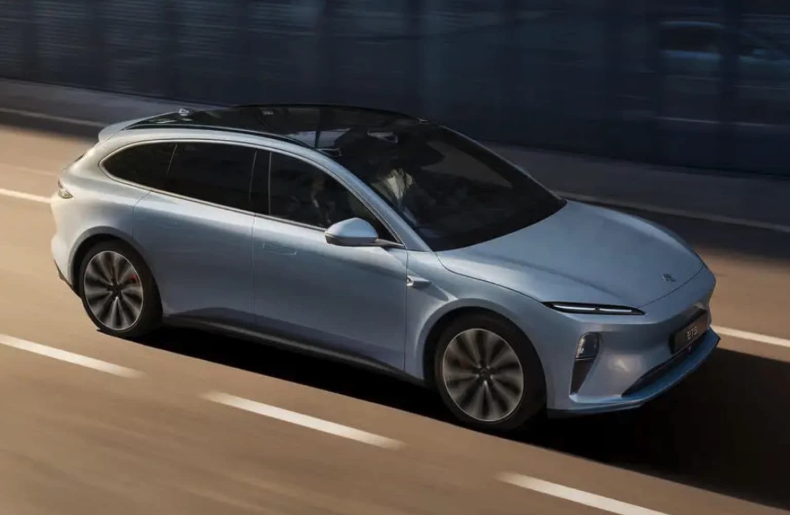 NIO ET5 Touring – pohled zepředu v jízdě